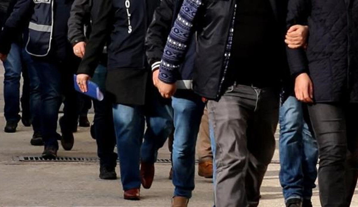İstanbul merkezli 6 ilde 'hayali ihracat' ve 'rüşvet' operasyonu: 11 kişi gözaltına alındı İstanbul merkezli 6 ilde 'hayali ihracat' ve 'rüşvet' operasyonu: 11 kişi gözaltına alındı