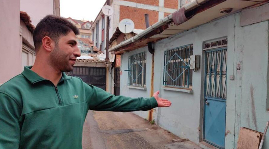 Bakımsızlıktan dökülen eve istenen fiyat görenleri şoke etti Bakımsızlıktan dökülen eve istenen fiyat görenleri şoke etti