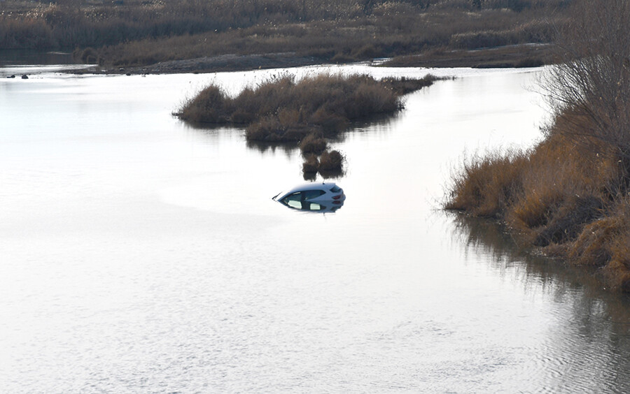 Babasının 4 gün önce aldığı arabayı Kızılırmak'a düşürdü