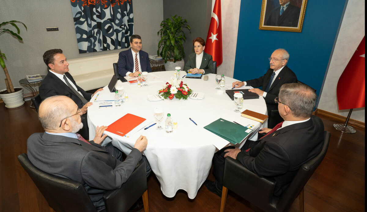 6'lı masada 'vesayet' depremi: Gültekin Uysal da Davutoğlu'nu yalanladı 6'lı masada 'vesayet' depremi: Gültekin Uysal da Davutoğlu'nu yalanladı