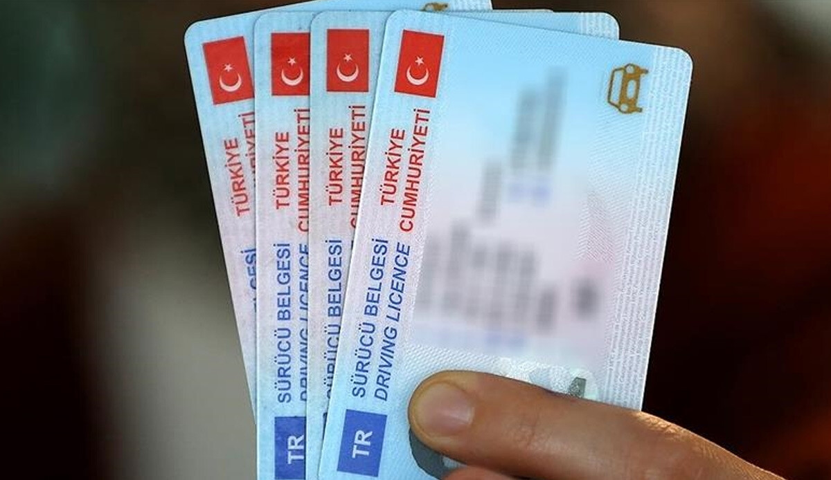 Resmi Gazete’de yayımlandı! Büyük otobüs ehliyetlerinde yaş sınırı değişti Resmi Gazete’de yayımlandı! Büyük otobüs ehliyetlerinde yaş sınırı değişti