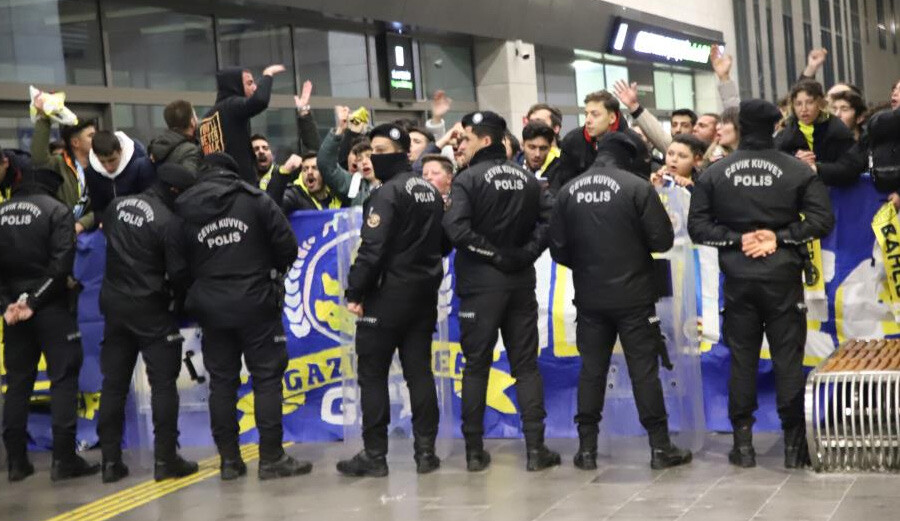 Fenerbahçe kafilesi Gaziantep'te! Kritik maç öncesi Jorge Jesus'un muhtemel 11'i Fenerbahçe kafilesi Gaziantep'te! Kritik maç öncesi Jorge Jesus'un muhtemel 11'i