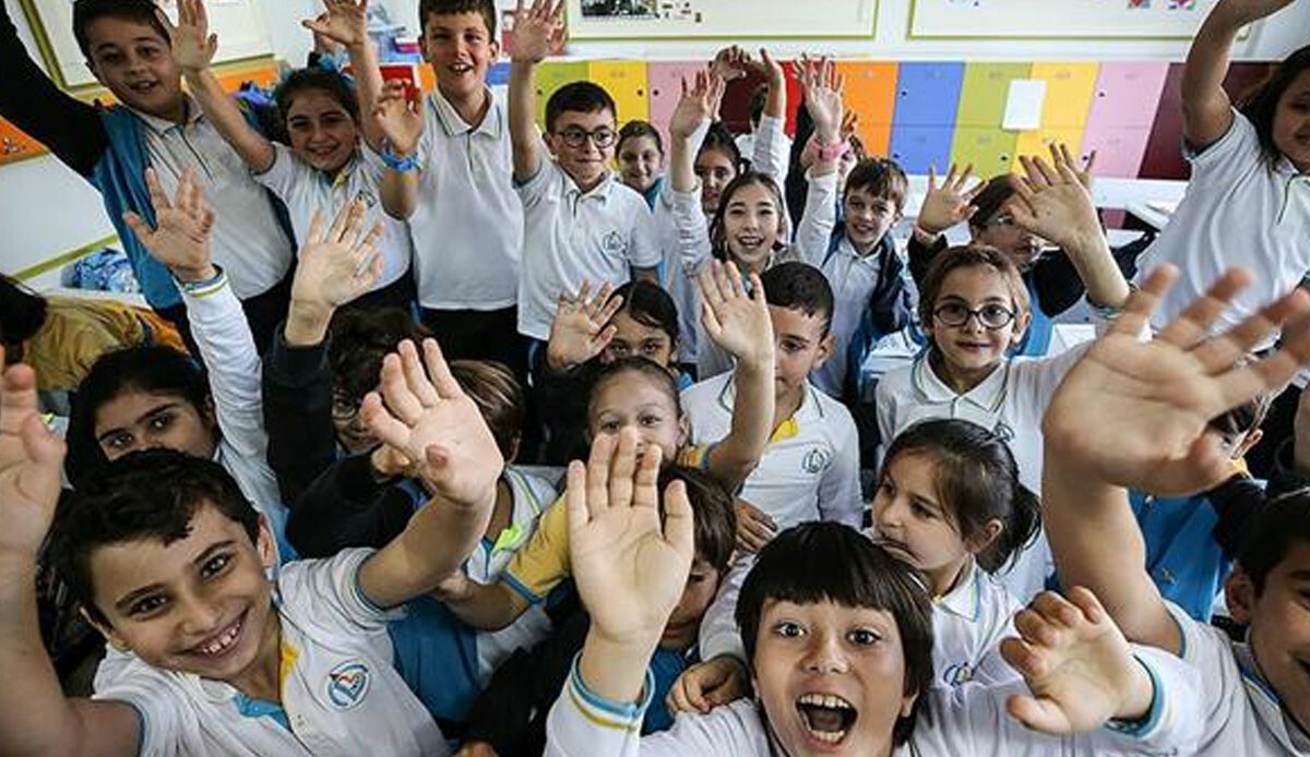 Milyonlarca öğrenci cuma gününü bekliyor! Yarıyıl tatili için geri sayım başladı Milyonlarca öğrenci cuma gününü bekliyor! Yarıyıl tatili için geri sayım başladı