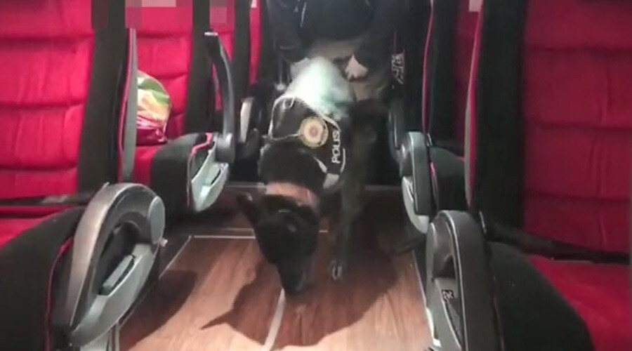 Zehir tacirlerinden akılalmaz yöntem: İpi çektiler uyuşturucu zulaları fışkırdı