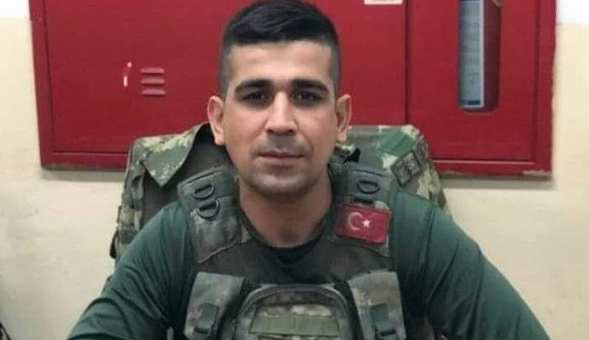 Fırat Kalkanı bölgesinden acı haber... Şehit ateşi Mersin'e düştü Fırat Kalkanı bölgesinden acı haber... Şehit ateşi Mersin'e düştü