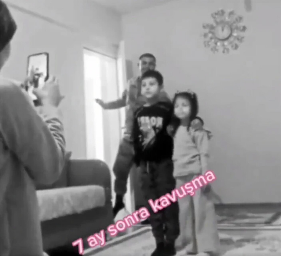 Operasyondan dönen askerin 7 ay sonra çocukları ile kavuşma anı