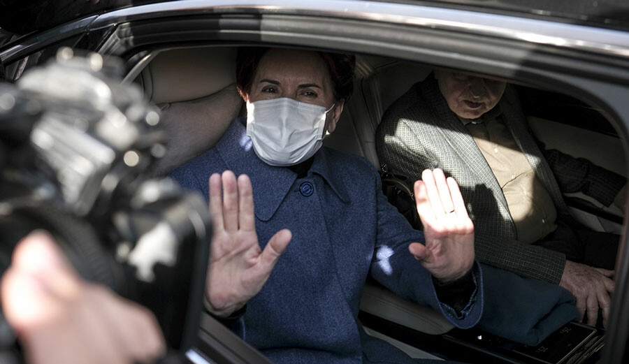 Akşener'in rahatsızlığıyla ilgili çarpıcı iddiaya İYİ Parti'den yalanlama: Bir film senaryosundan ibaret Akşener'in rahatsızlığıyla ilgili çarpıcı iddiaya İYİ Parti'den yalanlama: Bir film senaryosundan ibaret