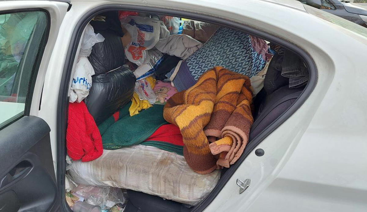 Çöp ev değil çöp araba: Bir yıldır burada yaşıyor, gören korkup kaçıyor