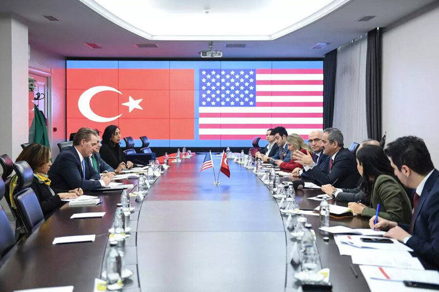 Bakan Özer'i ziyaret eden ABD Büyükelçisi Flake: Çok etkilendim, Türkiye'nin deneyimlerden faydalanabiliriz