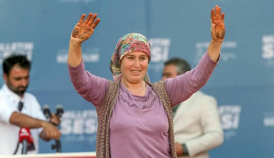 Kılıçdaroğlu'yla mitinge katıldı, partililer ayakta alkışladı! Esma Ay nedenini açıklayarak 6 ay sonra AK Parti'ye geçti
