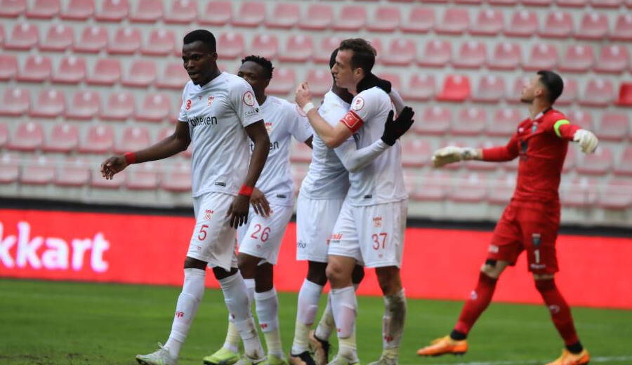 Rıza Çalımbay: Galatasaray maçında yenilmedik, puanımız gitti Rıza Çalımbay: Galatasaray maçında yenilmedik, puanımız gitti