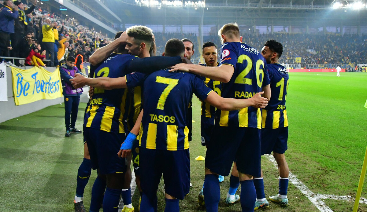 Ankaragücü Beşiktaş'ı penaltılarla eledi, Kupa'da adını çeyrek finale yazdırdı Ankaragücü Beşiktaş'ı penaltılarla eledi, Kupa'da adını çeyrek finale yazdırdı