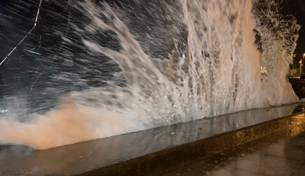 Lodos İstanbul'u vurdu: Deniz ulaşımında seferler iptal