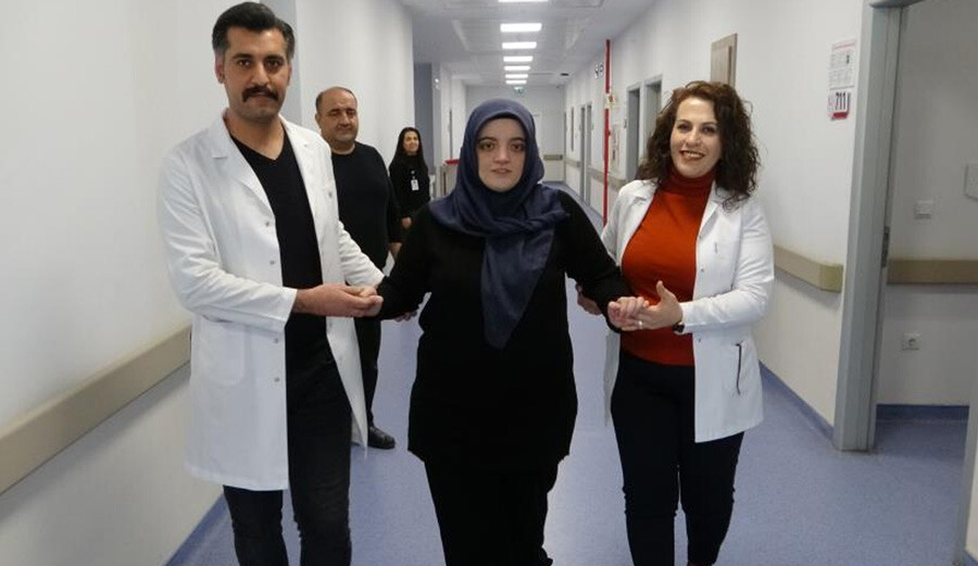 Her şey piknikte başladı… Yediği tavuktan zehirlendi, 8 ay yürüyemedi