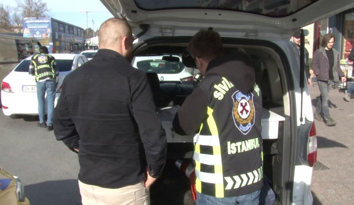 Kadıköy’de ceza yiyen taksiciden polise çirkin tepki: Yaz cezayı belki sana yıldız takarlar Kadıköy’de ceza yiyen taksiciden polise çirkin tepki: Yaz cezayı belki sana yıldız takarlar