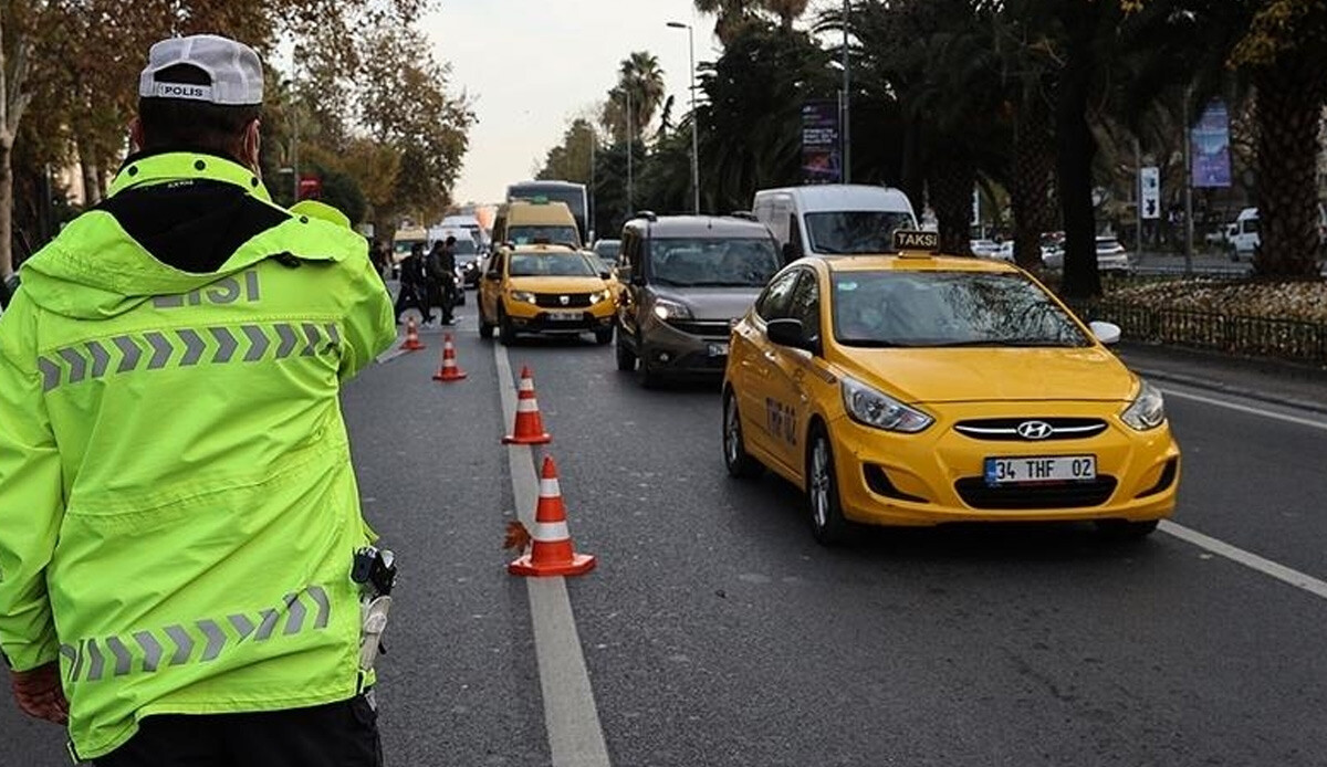 İstanbul'da yarın bazı yollar trafiğe kapatılacak İstanbul'da yarın bazı yollar trafiğe kapatılacak
