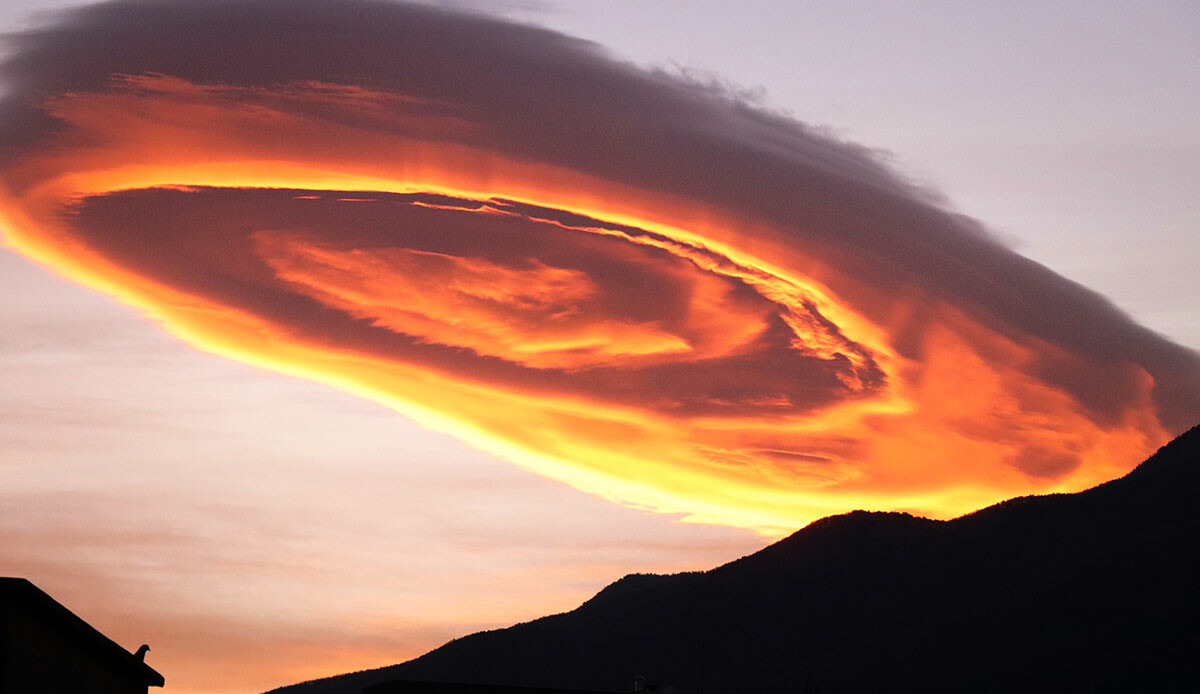 Sabah saatlerinde görüldü, herkes telefona sarıldı! Bursa'da gökyüzünde ilginç görüntüler: Sosyal medyada gündem oldu