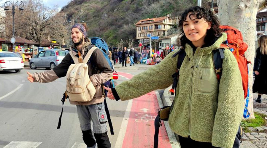Evlendikleri günden beri yoldalar: ‘Mobilyacı gezmek yerine dünyayı gezmeye karar verdik’ Evlendikleri günden beri yoldalar: ‘Mobilyacı gezmek yerine dünyayı gezmeye karar verdik’