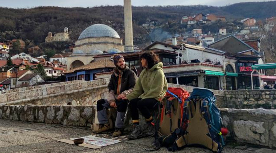 Evlendikleri günden beri yoldalar: ‘Mobilyacı gezmek yerine dünyayı gezmeye karar verdik’ Evlendikleri günden beri yoldalar: ‘Mobilyacı gezmek yerine dünyayı gezmeye karar verdik’