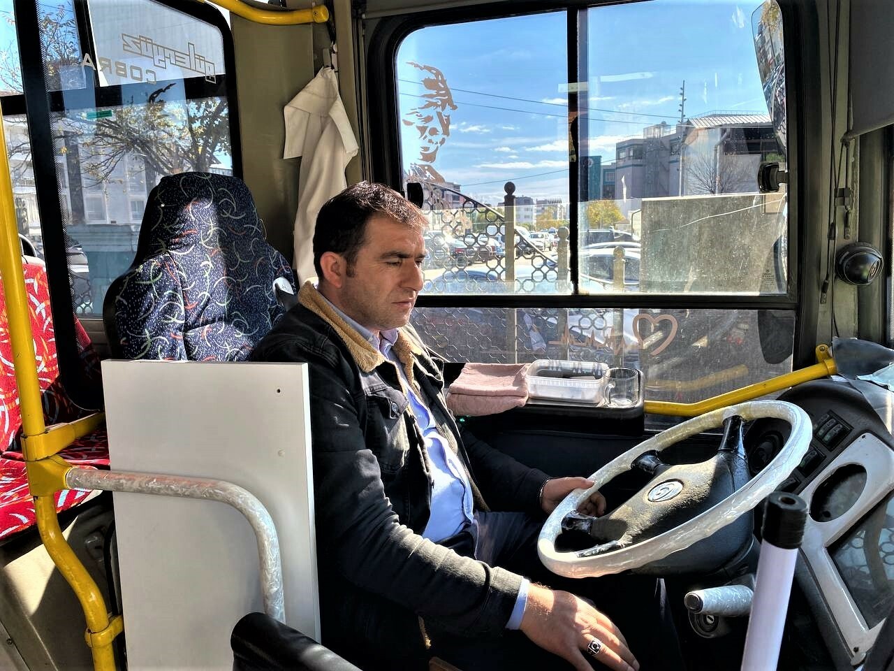 Antalya'da yolculara küsen şoför otobüsü terk etti Antalya'da yolculara küsen şoför otobüsü terk etti
