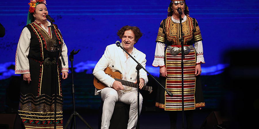 'Roman Buluşması'nda renkli anlar: Goran Bregovic'ten 'Türkiye Yüzyılı' şarkısı 'Roman Buluşması'nda renkli anlar: Goran Bregovic'ten 'Türkiye Yüzyılı' şarkısı