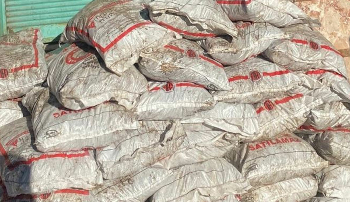 İhtiyaç sahiplerine dağıtılacaktı… Vicdansızlığın böylesi: Eskişehir’de güvenlik görevlisi yardım kömürlerini sattı! İhtiyaç sahiplerine dağıtılacaktı… Vicdansızlığın böylesi: Eskişehir’de güvenlik görevlisi yardım kömürlerini sattı!