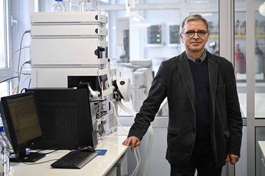 Gıdaların kara kutusunun şifrelerini çözdü! Prof. Dr. Vural Gökmen ev yapımı yemeklerde kanserojen maddelerden korunmanın yöntemlerini açıkladı Gıdaların kara kutusunun şifrelerini çözdü! Prof. Dr. Vural Gökmen ev yapımı yemeklerde kanserojen maddelerden korunmanın yöntemlerini açıkladı