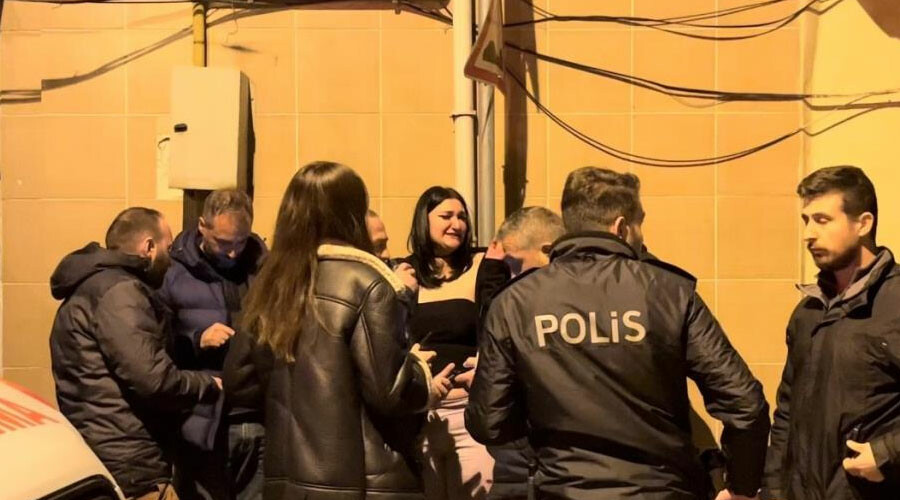 Korkunç cinayet! 'Gel bir konuşalım' dediği kadını, kızının gözü önünde öldürdü Korkunç cinayet! 'Gel bir konuşalım' dediği kadını, kızının gözü önünde öldürdü