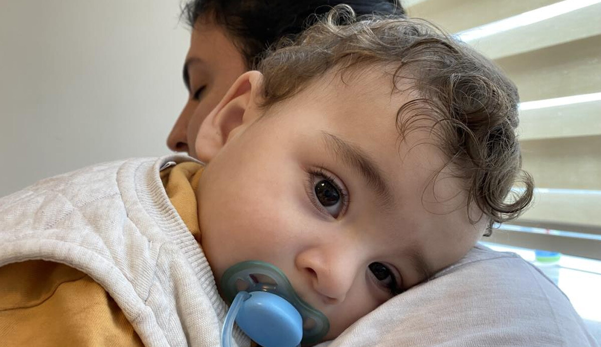 Kabızlık zannetti, geçmeyince doktora koştu… Bebeğinin hastalığını öğrenince hayatının şokunu yaşadı