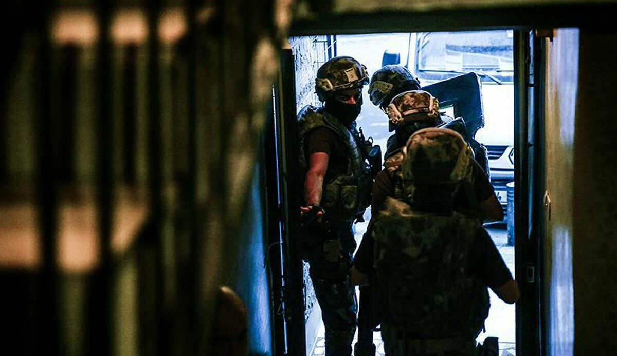 24 adreste FETÖ'nün Polis Akademisi yapılanmasına dev operasyon! Çok sayıda gözaltı var 24 adreste FETÖ'nün Polis Akademisi yapılanmasına dev operasyon! Çok sayıda gözaltı var