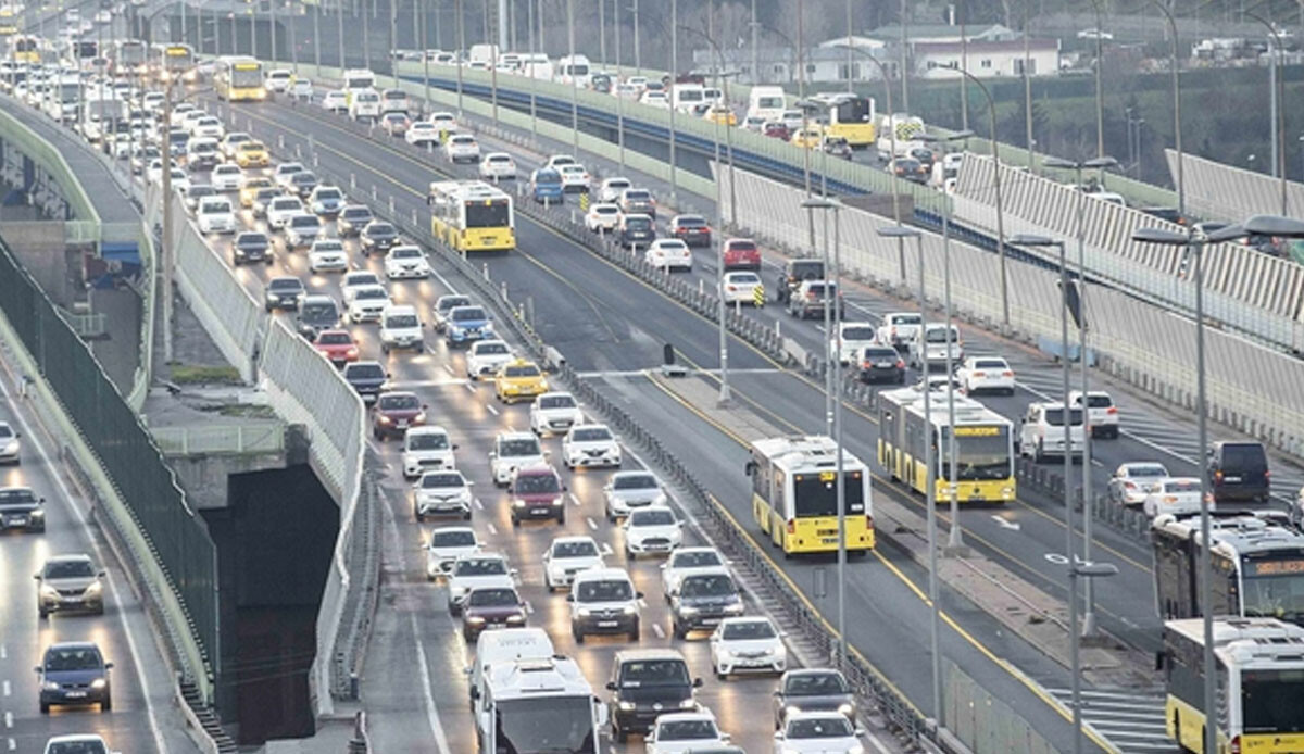 TÜİK kayıtlı araç sayısını açıkladı: 23 ilin toplam nüfusu kadar… İstanbul zirveleri yaşıyor! TÜİK kayıtlı araç sayısını açıkladı: 23 ilin toplam nüfusu kadar… İstanbul zirveleri yaşıyor!