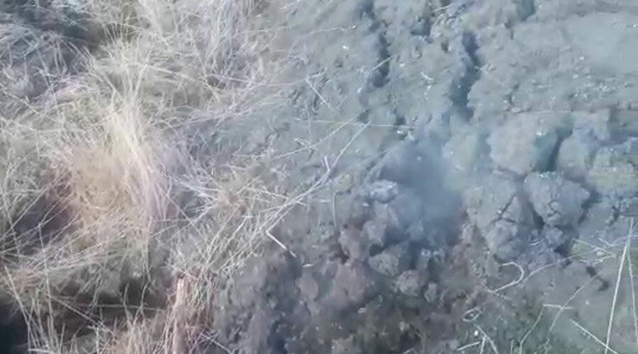 Yer altında rezerv olabilir…Yağmur yağsa da sönmüyor: Bu toprak 3 aydır yanıyor! Yer altında rezerv olabilir…Yağmur yağsa da sönmüyor: Bu toprak 3 aydır yanıyor!