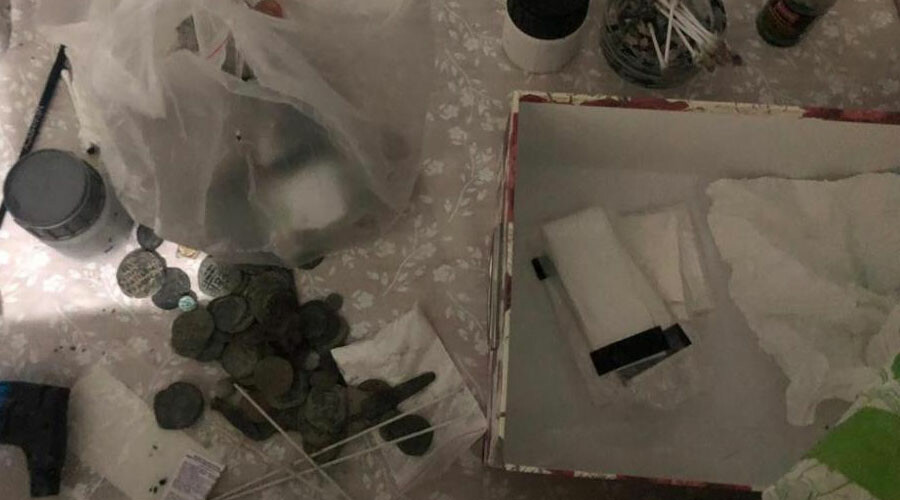 Yolcu otobüsünde tarihi eser kaçakçılığı: Binlerce sikke ele geçirildi