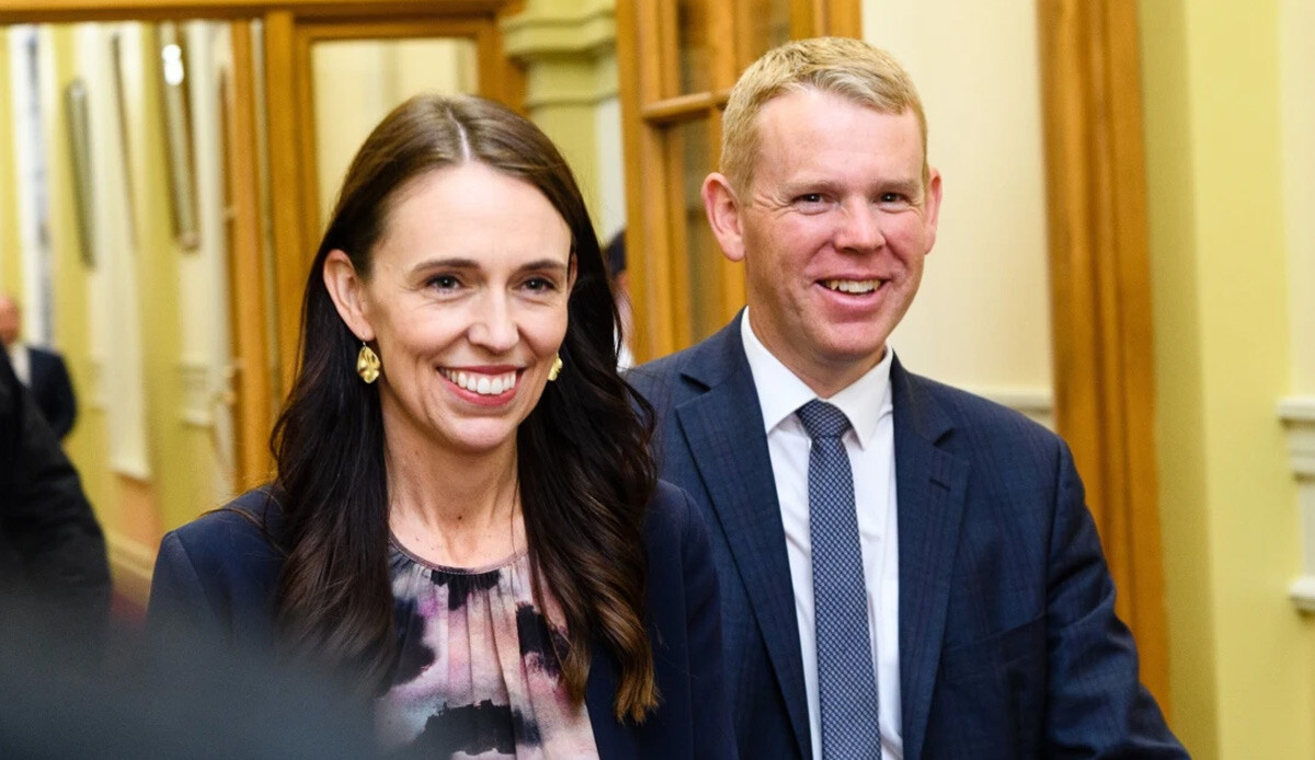 Yeni Zelanda&#039;da Ardern&#039;ın görevi bırakmasının ardından yeni başbakan Hipkins oldu