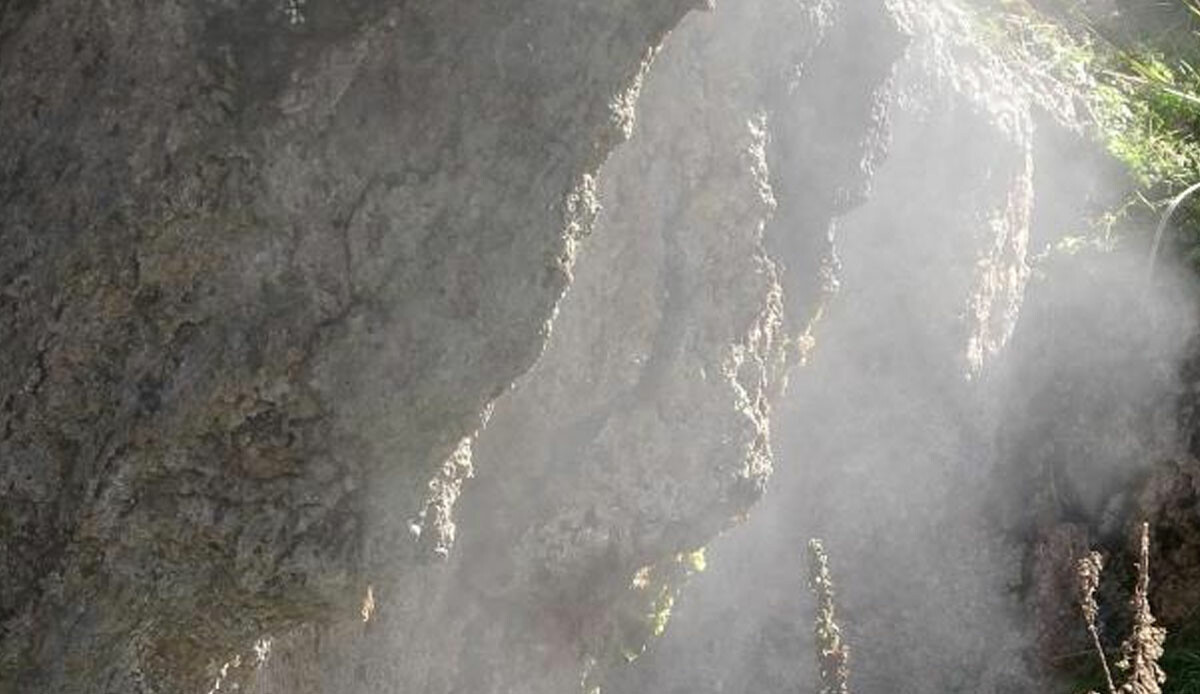 Doğu'da ilginç olay! Yeniden aktifleşti, şifa arayanlar akın etti: Adeta fışkırıyor