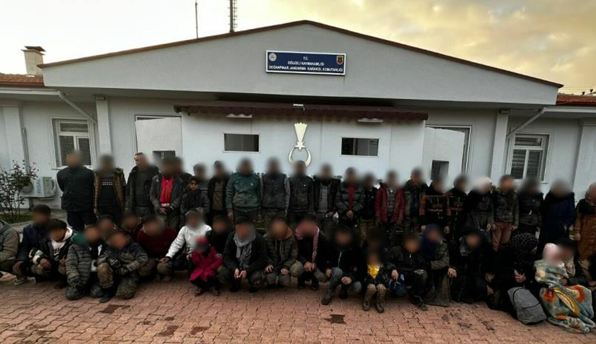 Gaziantep'te 59 düzensiz göçmen yakalandı Gaziantep'te 59 düzensiz göçmen yakalandı