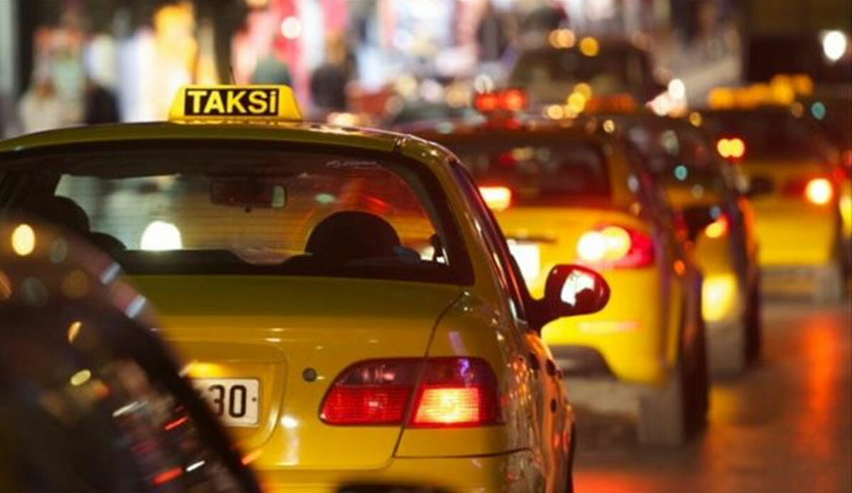 İstanbul'da taksilerde yeni dönem! 'Dolu, boş, rezerve, S.O.S' gibi ibareler yer alacak İstanbul'da taksilerde yeni dönem! 'Dolu, boş, rezerve, S.O.S' gibi ibareler yer alacak