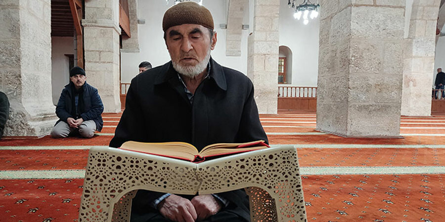 Rahmet ve bereket gecesi: Regaip Kandili dualarla idrak edildi Rahmet ve bereket gecesi: Regaip Kandili dualarla idrak edildi