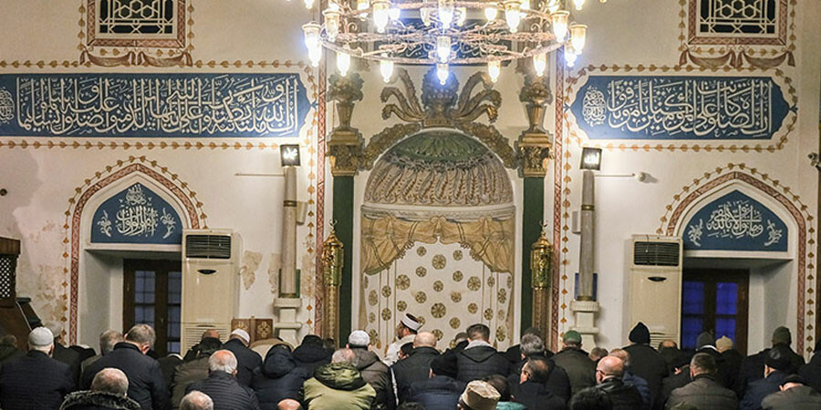 Rahmet ve bereket gecesi: Regaip Kandili dualarla idrak edildi Rahmet ve bereket gecesi: Regaip Kandili dualarla idrak edildi