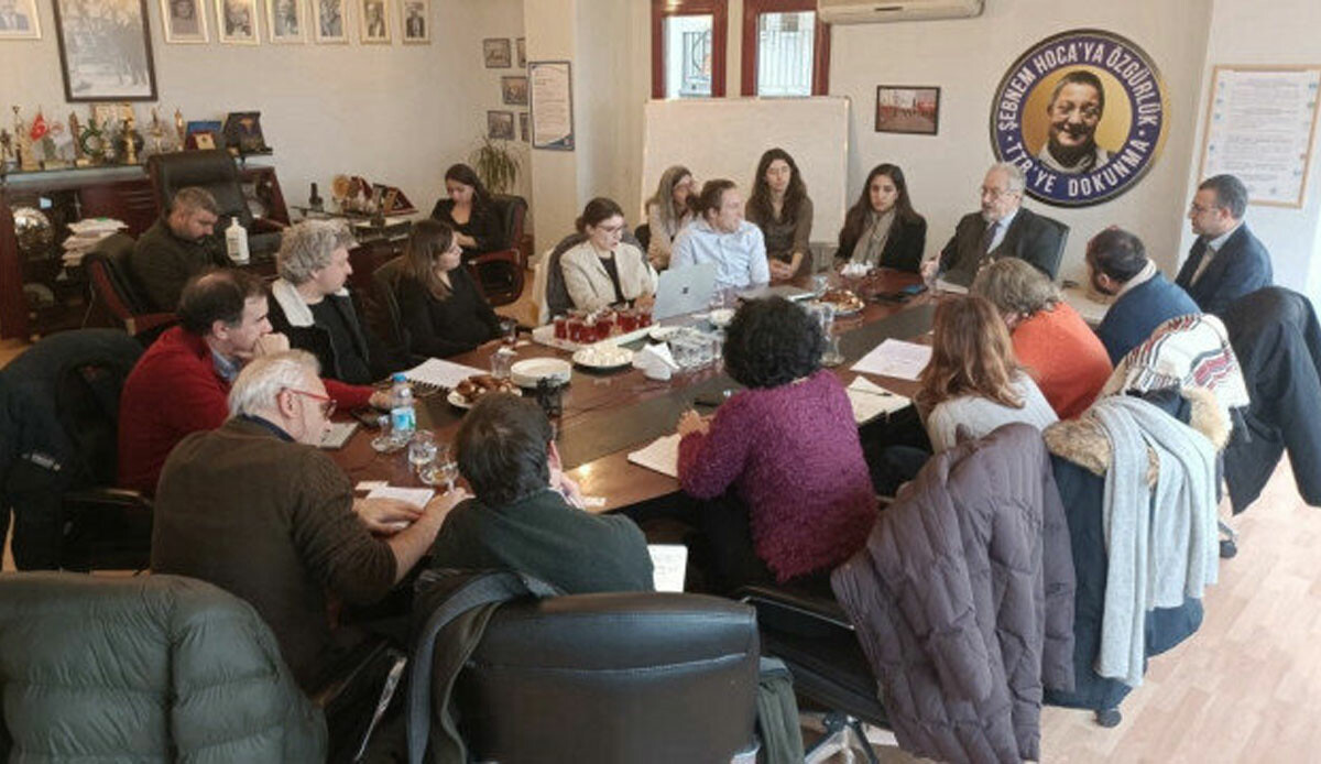 Sadece adları 'Türk'... TTB'de 'Öcalan'a özgürlük' toplantısı: TSK'ya iftira atan Fincancı da katıldı Sadece adları 'Türk'... TTB'de 'Öcalan'a özgürlük' toplantısı: TSK'ya iftira atan Fincancı da katıldı