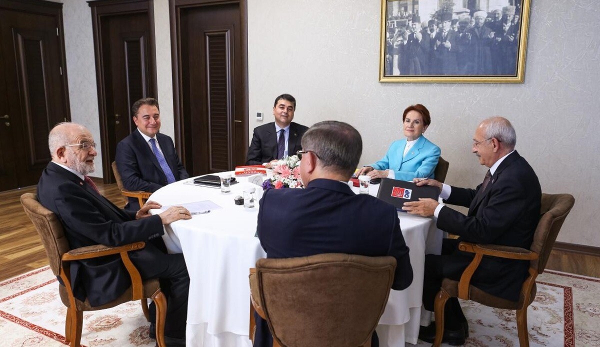 6'lı masanın ilk kez aday konuşacağı toplantı İYİ Parti ev sahipliğinde başladı 6'lı masanın ilk kez aday konuşacağı toplantı İYİ Parti ev sahipliğinde başladı