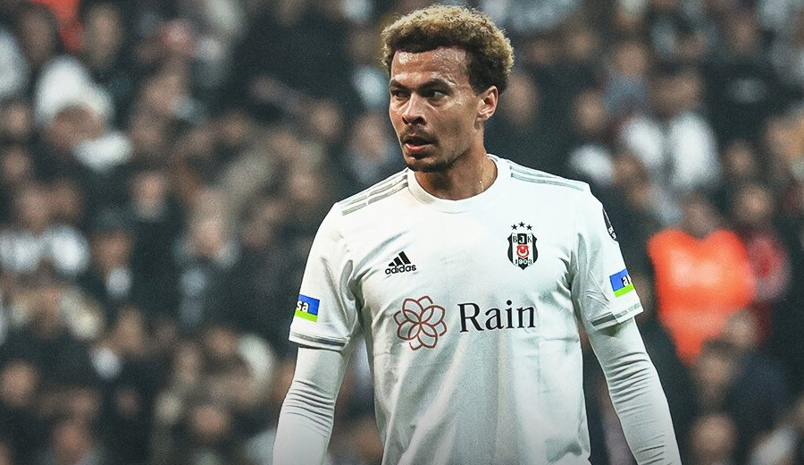 Cenk Tosun Süper Lig'de 25 gol ile Vodafone Park'ın en golcü futbolcusu oldu Cenk Tosun Süper Lig'de 25 gol ile Vodafone Park'ın en golcü futbolcusu oldu