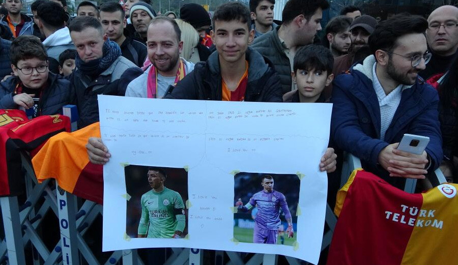 Galatasaray'a Giresun'da mizahi karşılama; Icardi'ye general üniforması giydirdiler