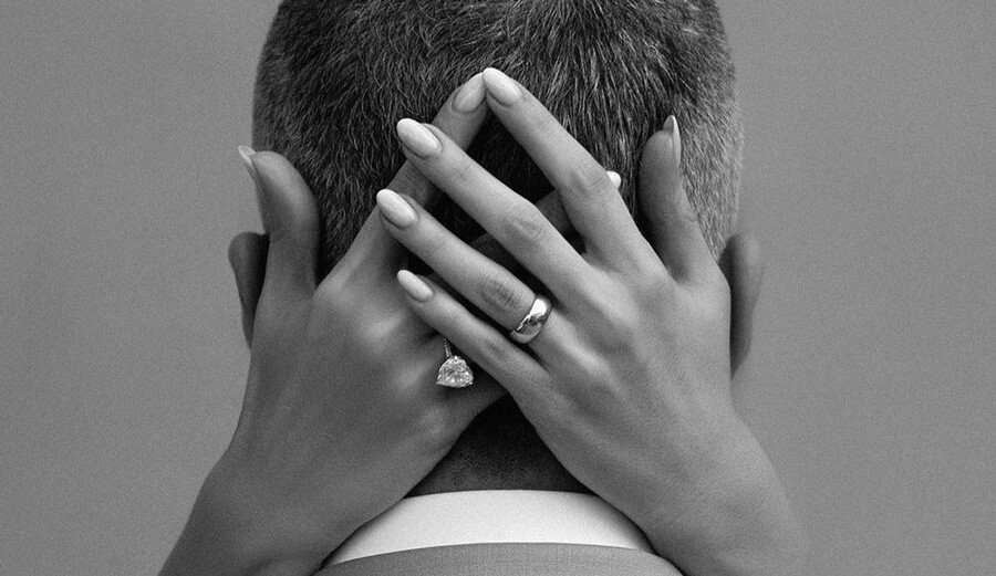 Özcan Deniz’in eşine aldığı tektaşın fiyatı ortaya çıktı! Aynısından dünyaca ünlü şarkıcıda var