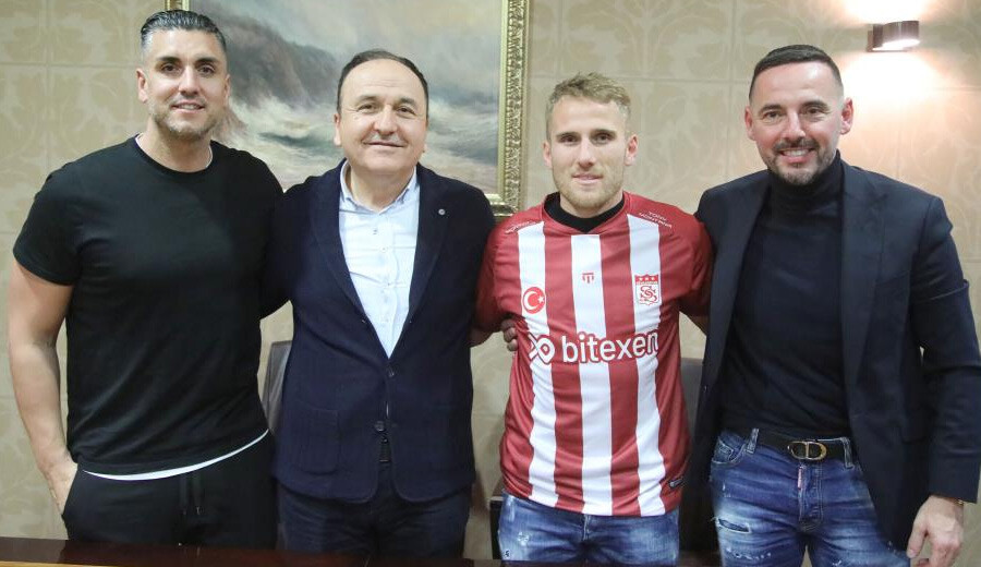 Sivasspor La Liga'dan sol açık transfer etti; Samu Saiz 1.5 yıllık sözleşme imzaladı Sivasspor La Liga'dan sol açık transfer etti; Samu Saiz 1.5 yıllık sözleşme imzaladı