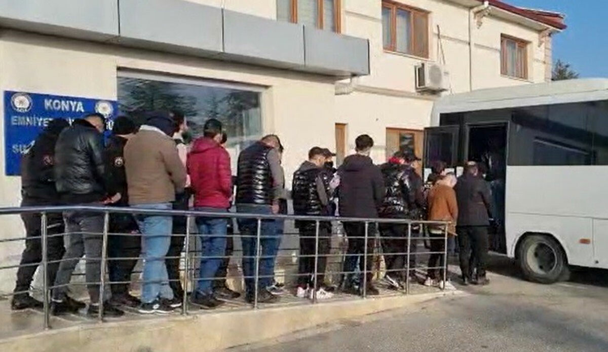Türkiye’deki 10 illegal hackerden biri: 14 bin 200 kişiyi dolandıran çete çökertildi Türkiye’deki 10 illegal hackerden biri: 14 bin 200 kişiyi dolandıran çete çökertildi