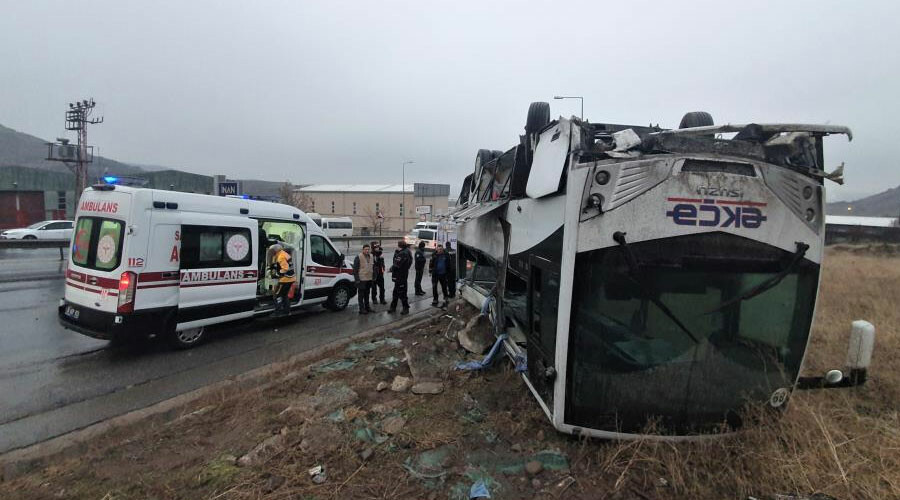 İşçi servisi takla attı: Çok sayıda yaralı var