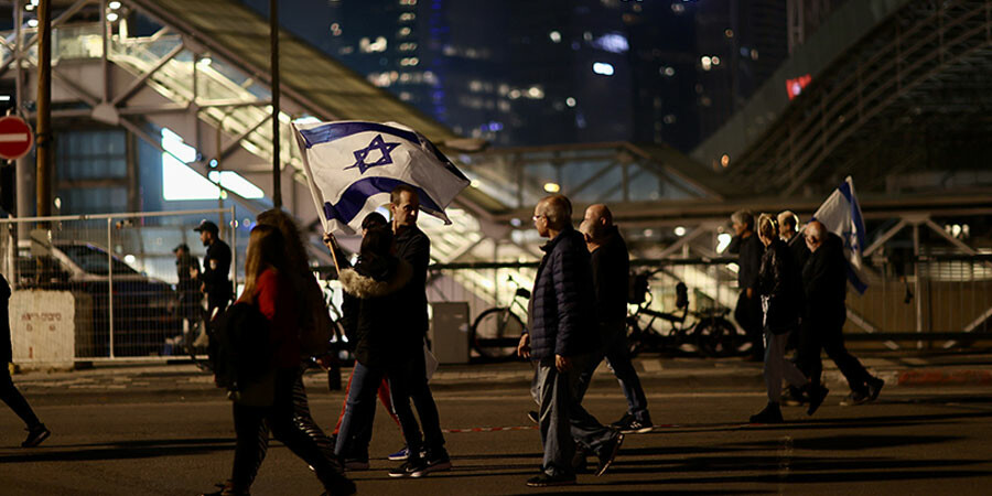 İsrail'de yargı düzenlemesine karşı kitlesel protesto! Binlerce kişi Netanyahu hükümetine karşı sokaklarda