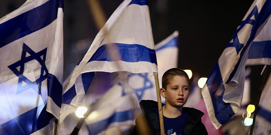 İsrail'de yargı düzenlemesine karşı kitlesel protesto! Binlerce kişi Netanyahu hükümetine karşı sokaklarda