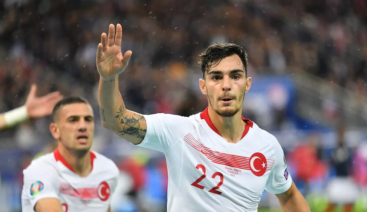 Kaan Ayhan&#039;ı Galatasaray kaptı! Milli futbolcu imza için İstanbul&#039;a geliyor
